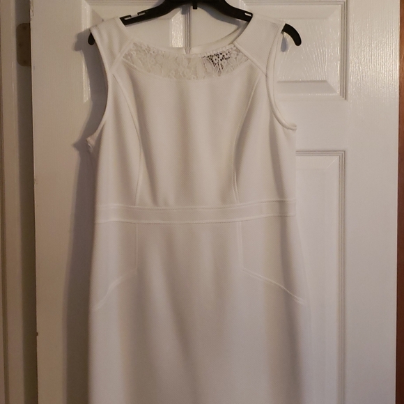 Dress - Picture 3 of 5